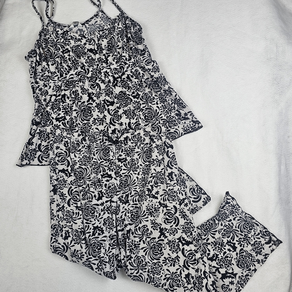 Kathryn Vintage Black White Fleur-de-lis 2 Piece Capri Sleep Set‎ Pajama Size M